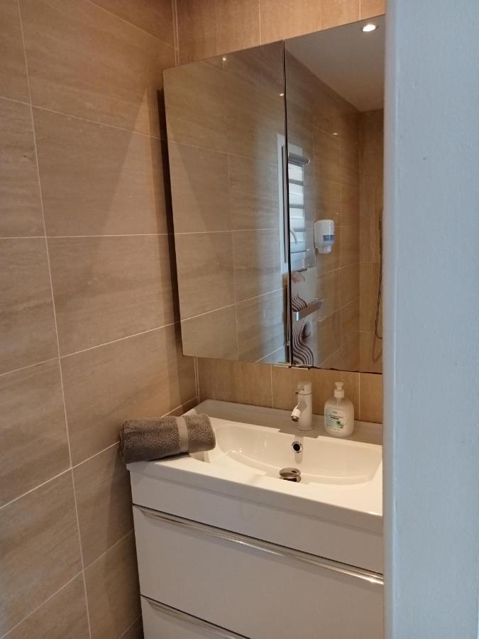 Ti Igwan I Maison A 450M De La Mer Plomodiern Luaran gambar